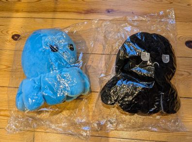 Reversible plush octopuses
