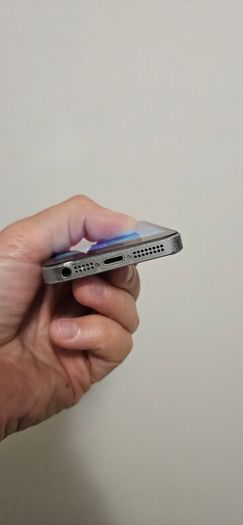 iPhone 5s - Fully Functional - Factory Reset & iCloud Unlocked