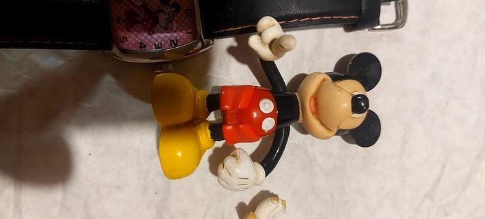 Minnie mouse ,walt disney vintage watch collection,plus 2 free used toys ,used condition, free shipping within Ireland, sold as is.
