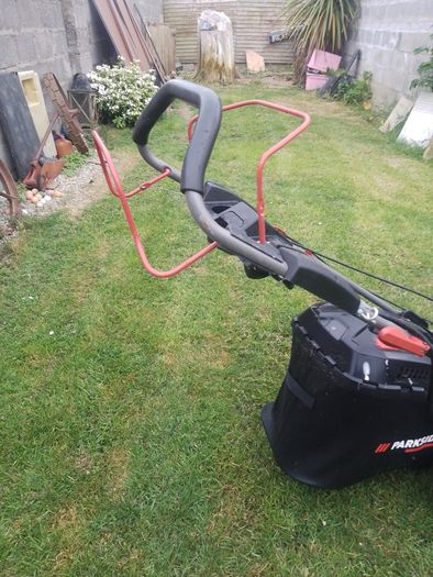 Self drive lawnmower