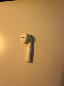 Right apple airpod
