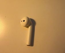Right apple airpod