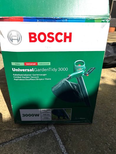 Bosch UniversalGardenTidy 3000 Garden Vacuum & Leaf Blower (3000W)