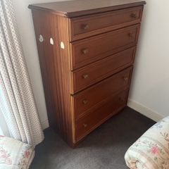 chest of drawers