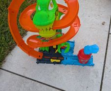 Hot Wheels City T-Rex Blaze Battle