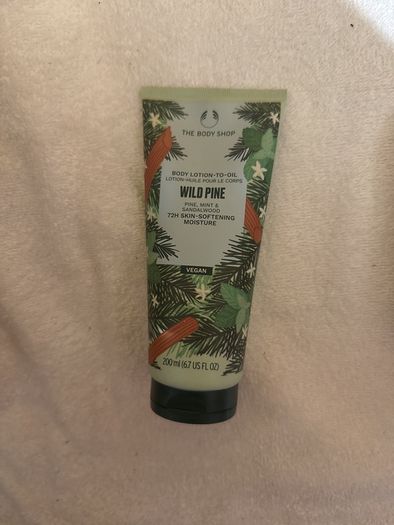 1 x Body Lotion. 1 x Shower Gel