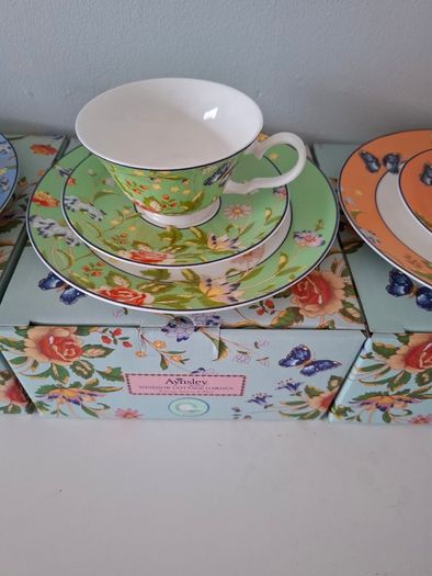 Aynsley Windsor Cottage Tea Set