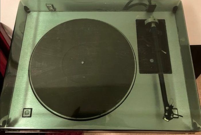 STD 305M  |  Suspended Sub-Chassis Belt-Drive Turntable