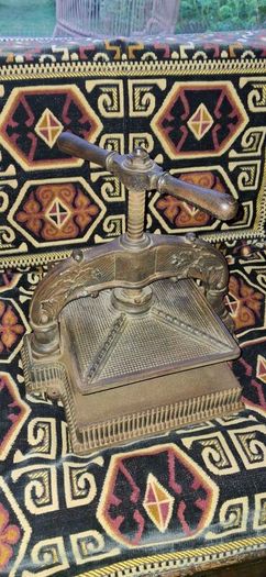 Antique Cast Iron Book Press