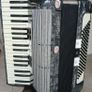 Piano Accordian 96 Bass. Image 3