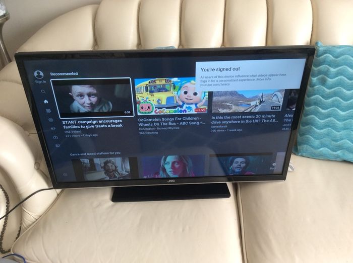 JVC 32 inch LED SMART Television with USB, 2 HDMI, Scart, WIFI connectivity in Perfect Condition