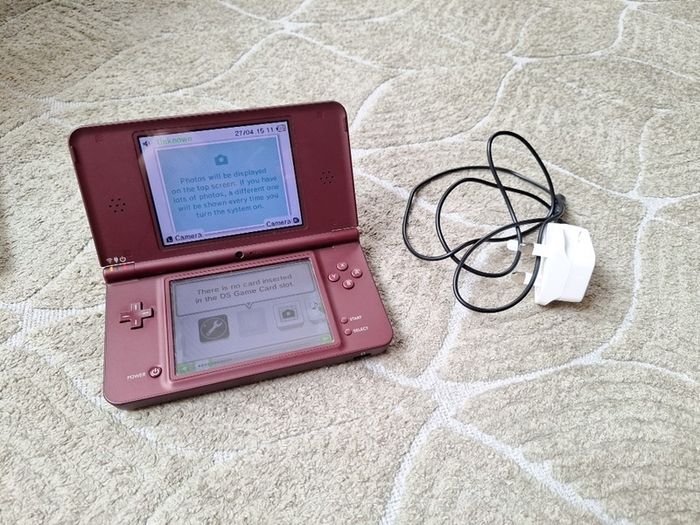 Nintendo DSI XL- Comes with Mario Kart DS