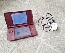 Nintendo DSI XL- Comes with Mario Kart DS
