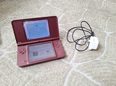 Nintendo DSI XL- Comes with Mario Kart DS