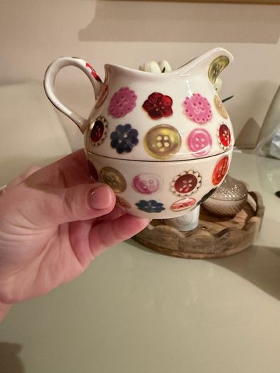 Avoca Button Cream (milk) and Sugar set