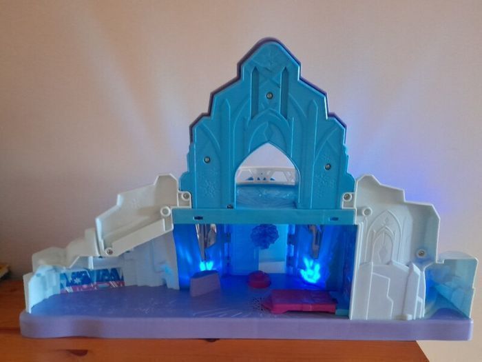 Fisher price Little People Disney Frozen Elsa's Ice Palace