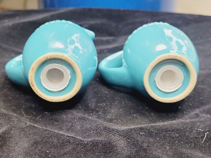 LE CREUSET Teal Stoneware Salt & Pepper Shakers