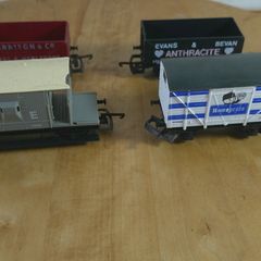 Bundle of 4 Vintage Lima OO Gauge Goods Wagons: Homepride, NE Brake Van & Private Owner Wagons