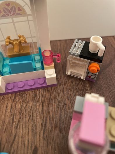 LEGO Friends Stephanie Friendship Cakes