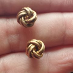 Vintage knot earrings made of 925 sterling silver with gold plating.