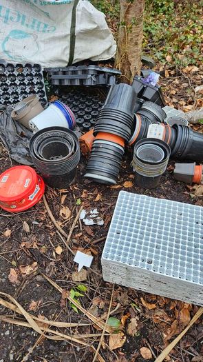 FREE Plant Pots and trays