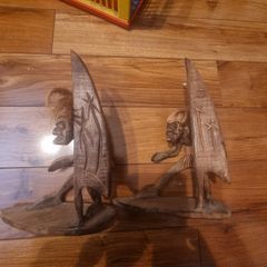 statues