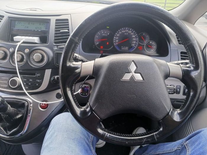 Mitsubishi Grandis 2009