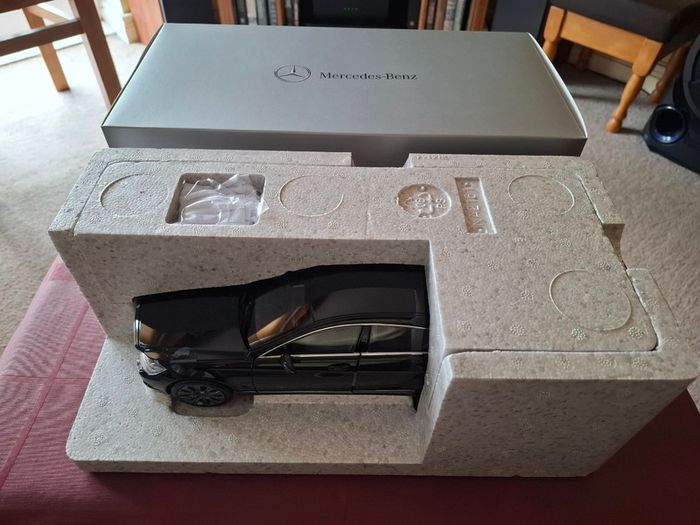 Mercedes Benz - Cls-class Estate 2012 - 1/18 - New In Box