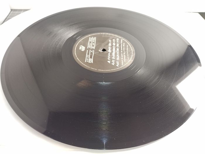 The Ya Ya's - Looove - Ariola Records - AKA Caveman! ORIGINAL 1992 PRESSING! Condition: MINT! Brand SPANKING New!