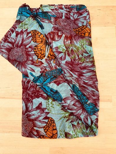 300 Ladies Scarves - Full Size - Summer Sellers!!