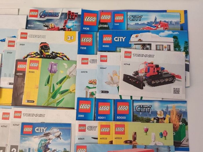 Lego Instruction Books in very good condition. Technic, City, Ninjago