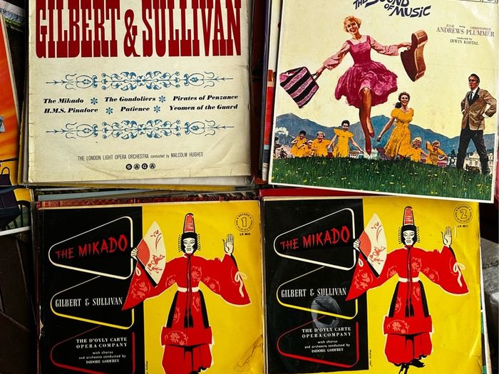 Large collection of original musicals for sale. Single 3 euros doubles 5 euros triple 7 euros all in good condition
