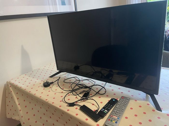 Tv Sharp 32" Hd + Amazon Firestick