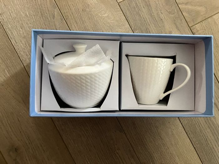 Newbridge silverware Whiteware Cream & Sugar set