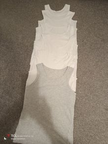 6x boy's vest/ t-shirts. Age 4/6