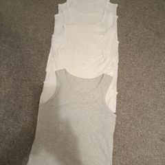 6x boy's vest/ t-shirts. Age 4/6