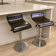 Set of bar stools
