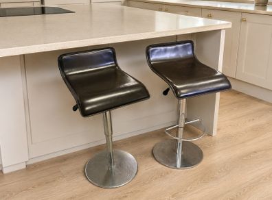 Set of bar stools