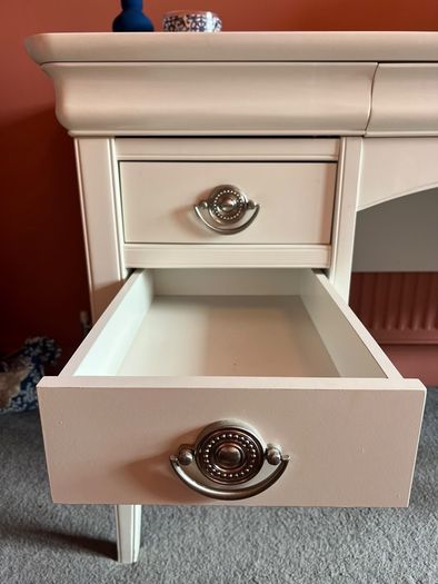 Dressing Table and 2 Matching Bedside Lockers