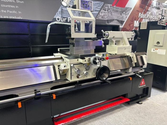 Sunmaster CH 26120V DBC 3000mm -  Ex-demo lathe