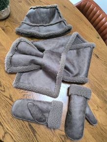 Gloves / Scarf & Hat Set