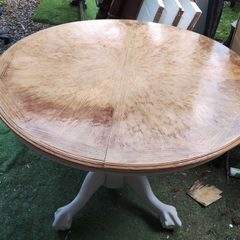 Round Table (26171)
