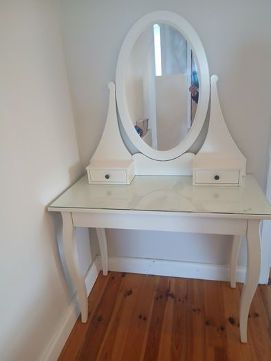 dressing table