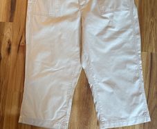 Ladies beige cropped trousers size 18 brand new!