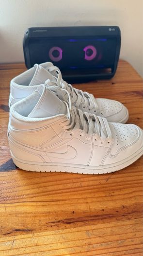 Air Jordan 1 Mid Triple White Size UK 8.5 (EUR 43)