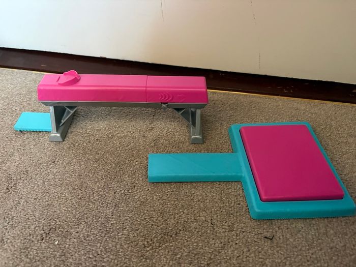 Barbie Bundle - sewing machine/horses