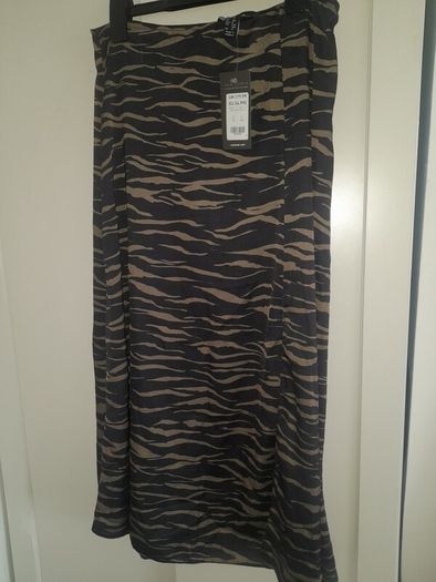 ladies tiger print skirt new with tags size 12