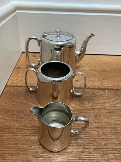 Silver teapot /Sugar bowl /milk jug and cake slice