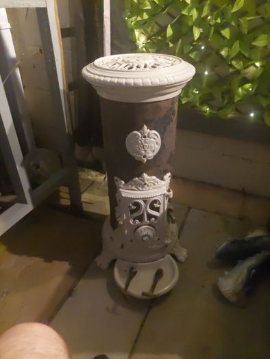 antique godin log and cole burner...everthing wit it tray keys nothing missing
