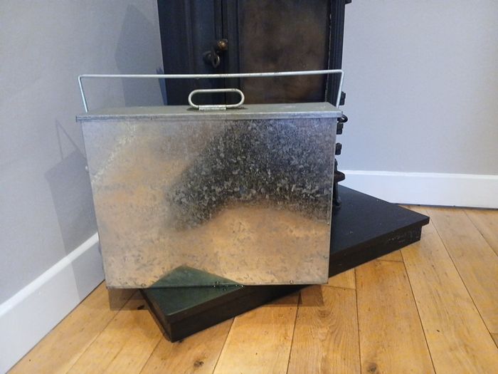 Ash bucket